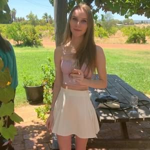 Meet your Posher, Caitlin